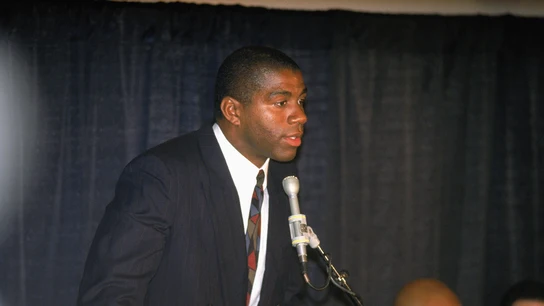 Magic Johnson, en la rueda de prensa en la que anunció su enfermedad Magic Johnson, en la rueda de prensa en la que anunció su enfermedad