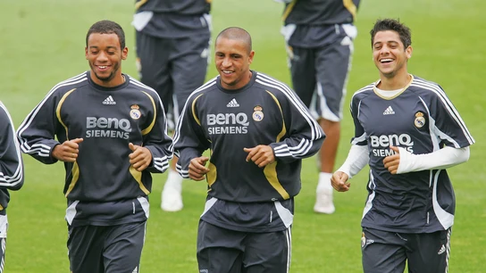 Marcelo, Roberto Carlos y Cicinho, durante un entrenamiento del Real Madrid Marcelo, Roberto Carlos y Cicinho, durante un entrenamiento del Real Madrid