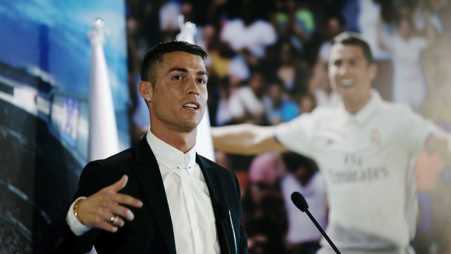 Cristiano Ronaldo, en el acto de renovaci&oacute;n de su contrato