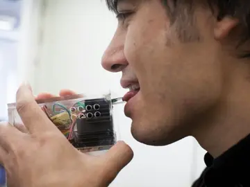Las dietas del futuro usarán cubiertos que cambian el sabor de la comida Las dietas del futuro usarán cubiertos que cambian el sabor de la comida
