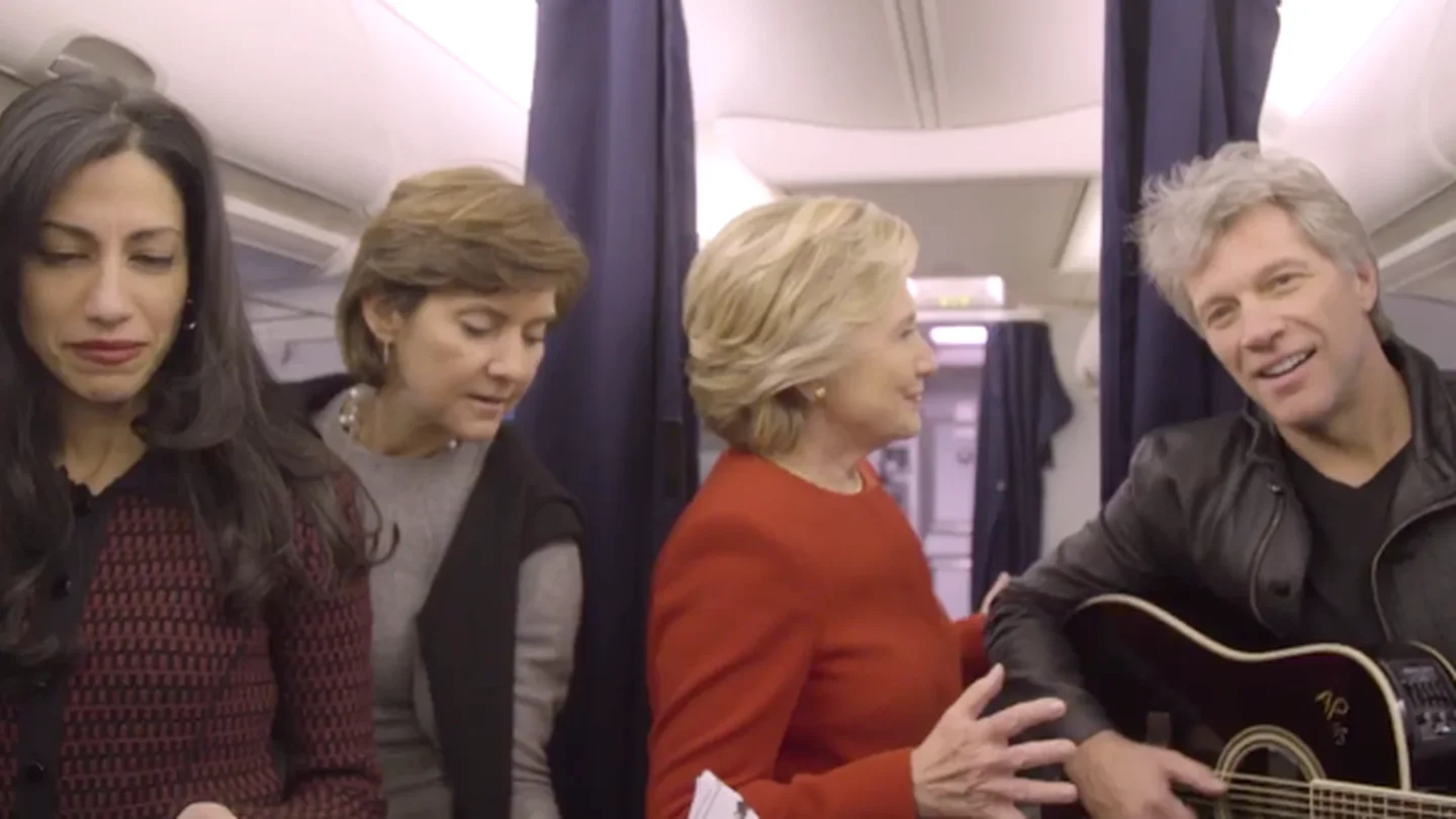 Hillary Clinton y Bon Jovi se animan con el #MannequinChallenge Hillary Clinton y Bon Jovi se animan con el #MannequinChallenge