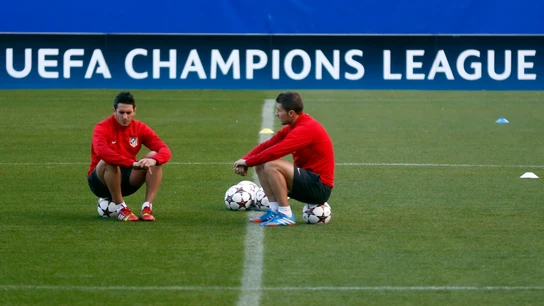 Gabi dialoga con Koke durante un entrenamiento del Atlético de Madrid Gabi dialoga con Koke durante un entrenamiento del Atlético de Madrid