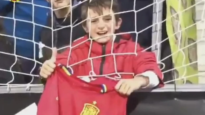 Un ni&ntilde;o con la camiseta de Morata en Las Rozas