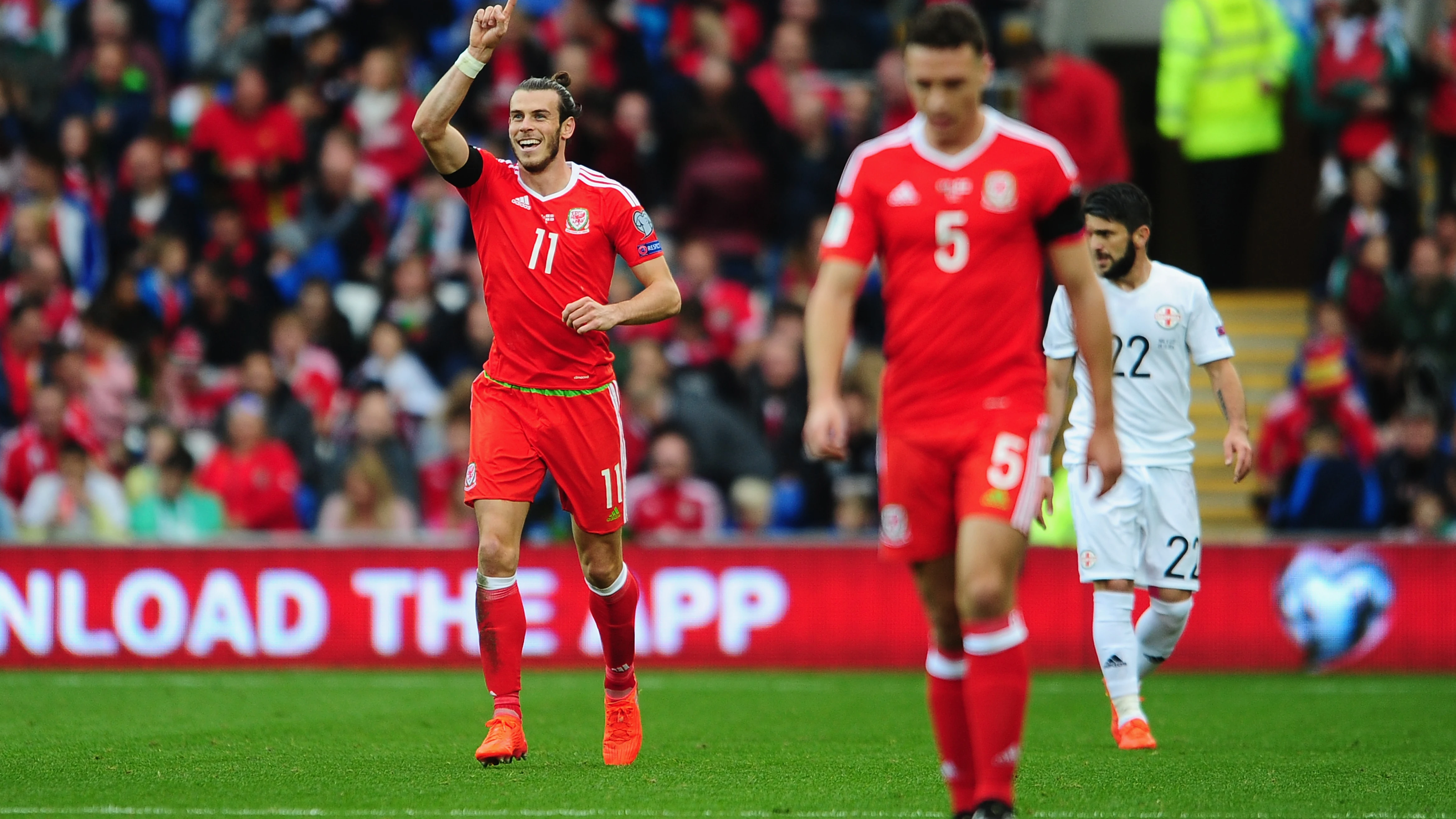 Gareth Bale celebra un gol con Gales