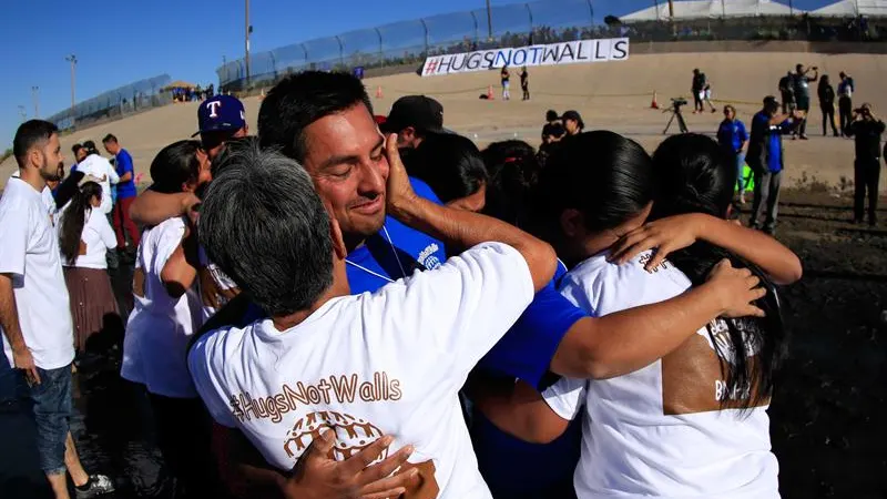 Mexicanos radicados en Estados Unidos y del Paso en territorio de Ciudad Juárez