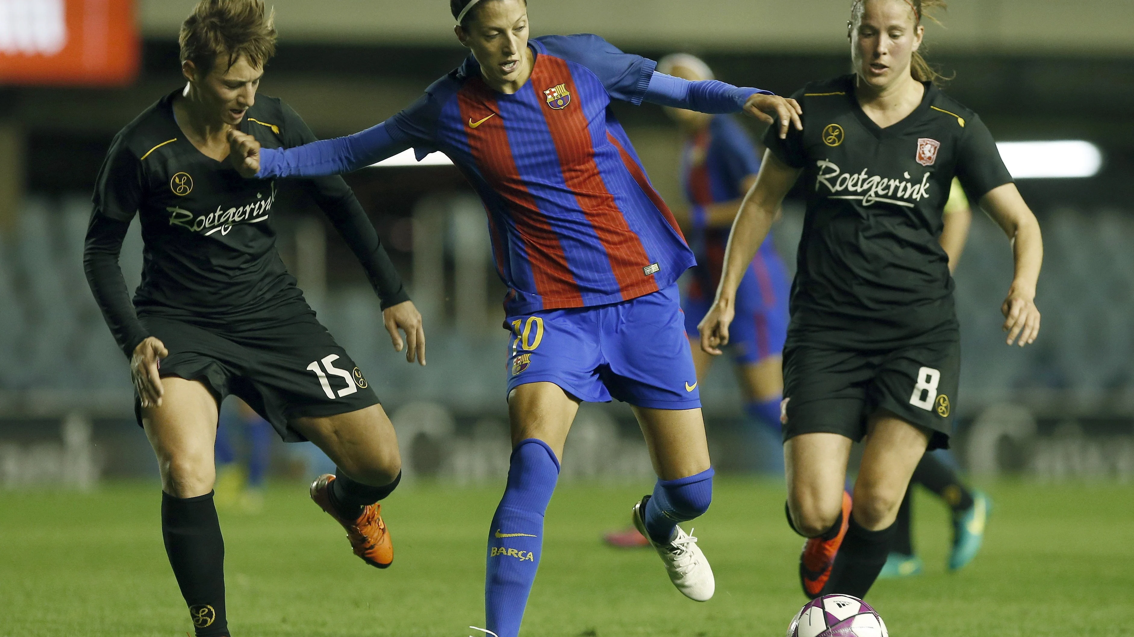 Jennifer Hermoso, en acción ante el Twente