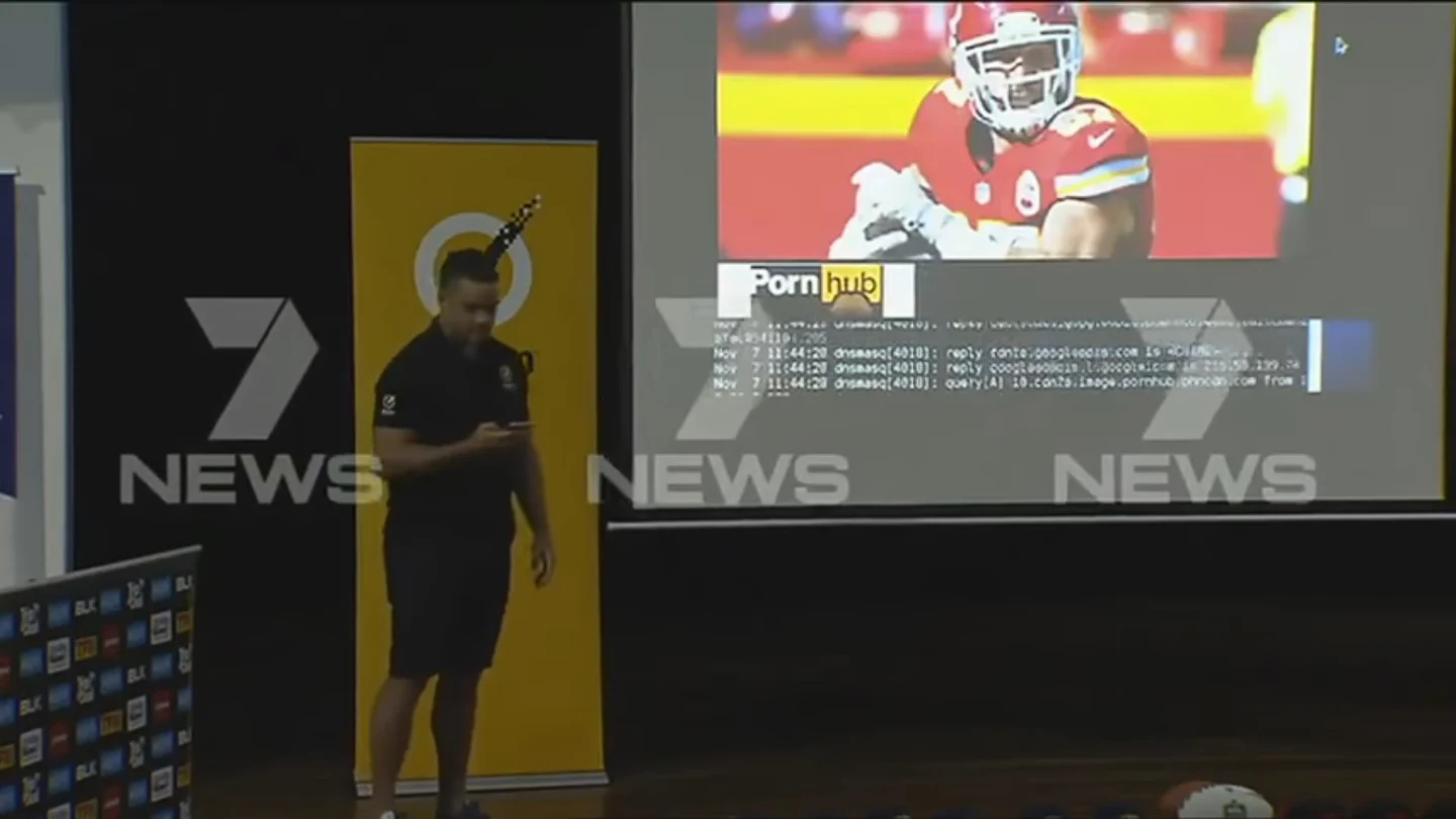 El jugador durante la charla El jugador durante la charla