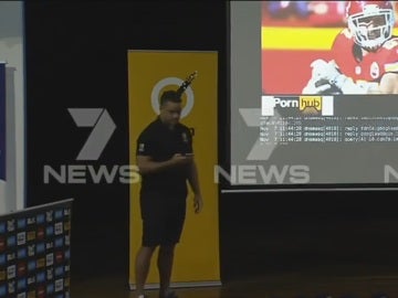El jugador durante la charla El jugador durante la charla