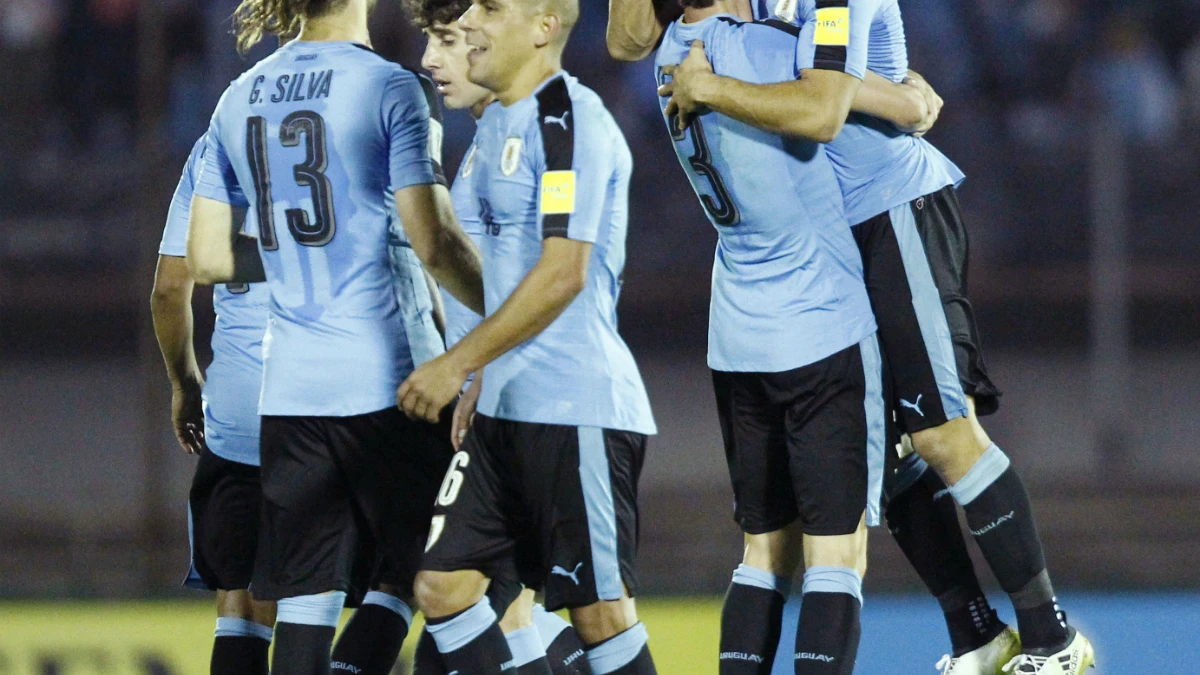 Los jugadores de Uruguay celebra un un gol