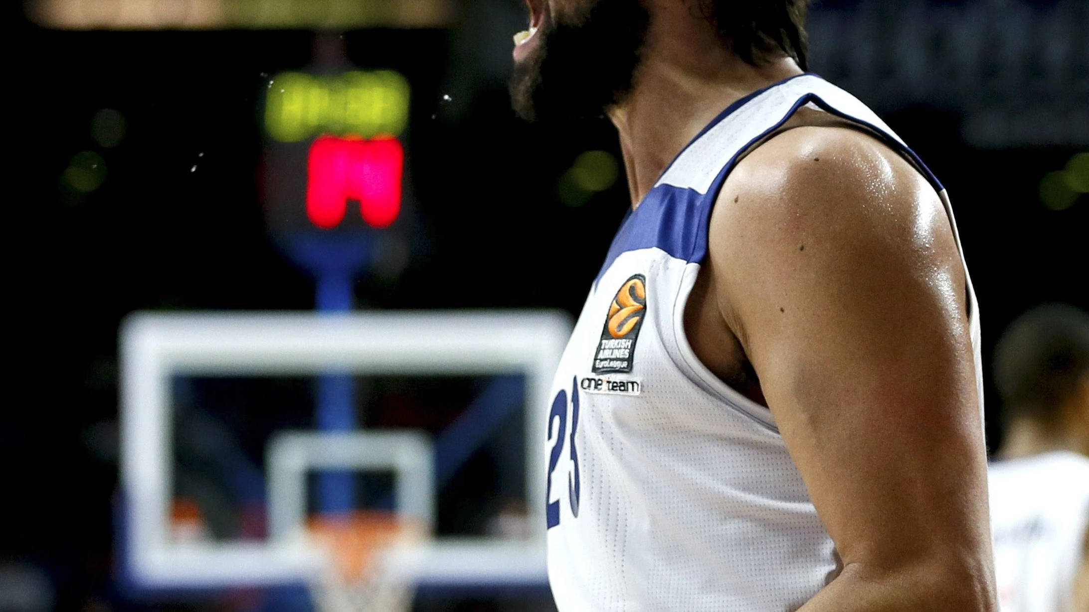 Sergio Llull celebra una canasta con el Real Madrid