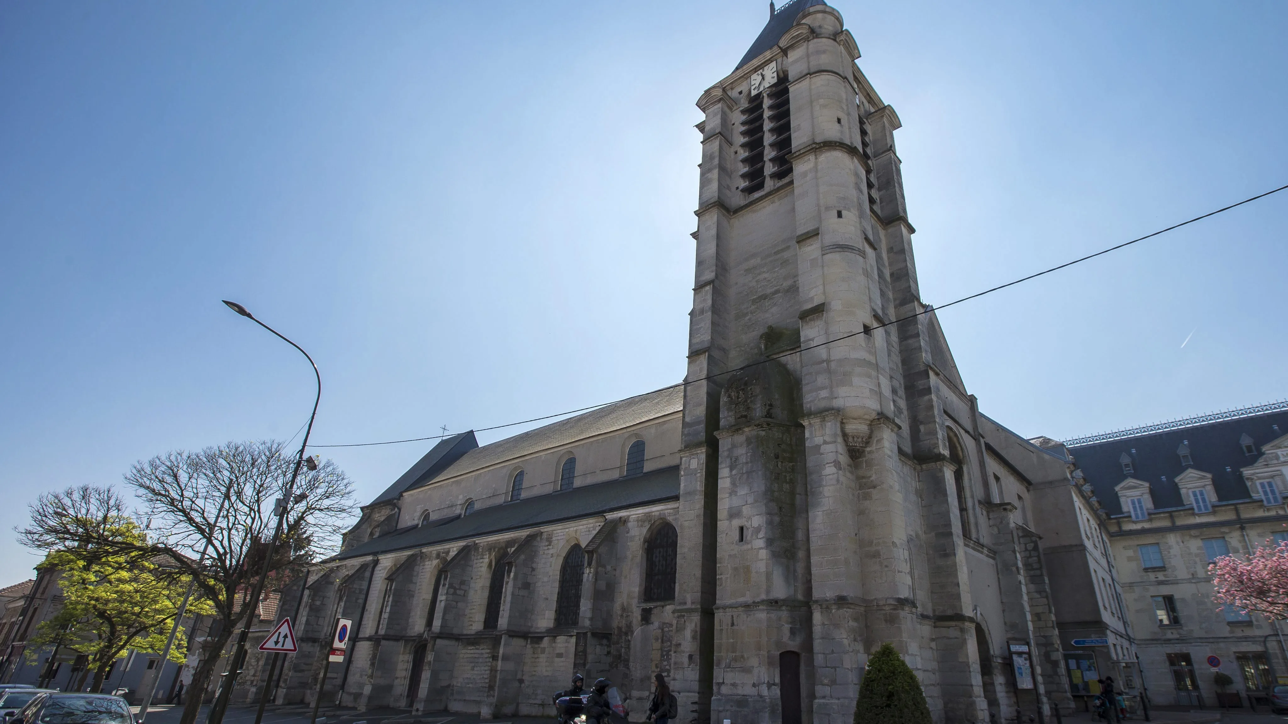 Fachada de la iglesia Saint-Cyr and Sainte-Julitte, en Villejuif, contra la que planeaba atentar Fachada de la iglesia Saint-Cyr and Sainte-Julitte, en Villejuif, contra la que planeaba atentar
