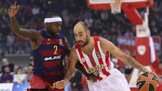 Spanoulis penetra a canasta ante la defensa de Rice Spanoulis penetra a canasta ante la defensa de Rice
