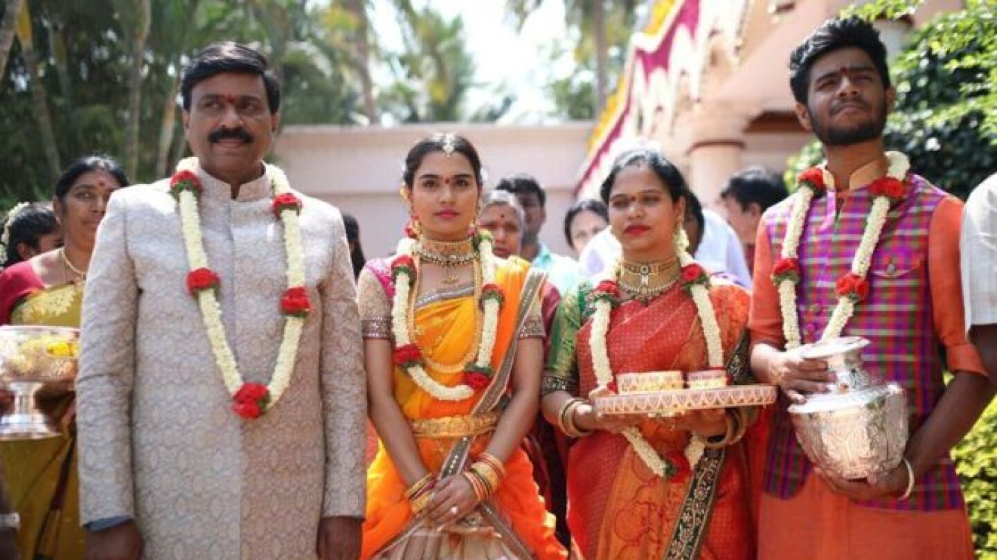 Janardhana Reddy con su hija 