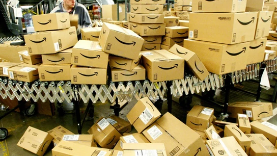 Las devoluciones de regalos en Estados Unidos contaminan lo mismo que tres millones de coches en un año Un almacén de Amazon