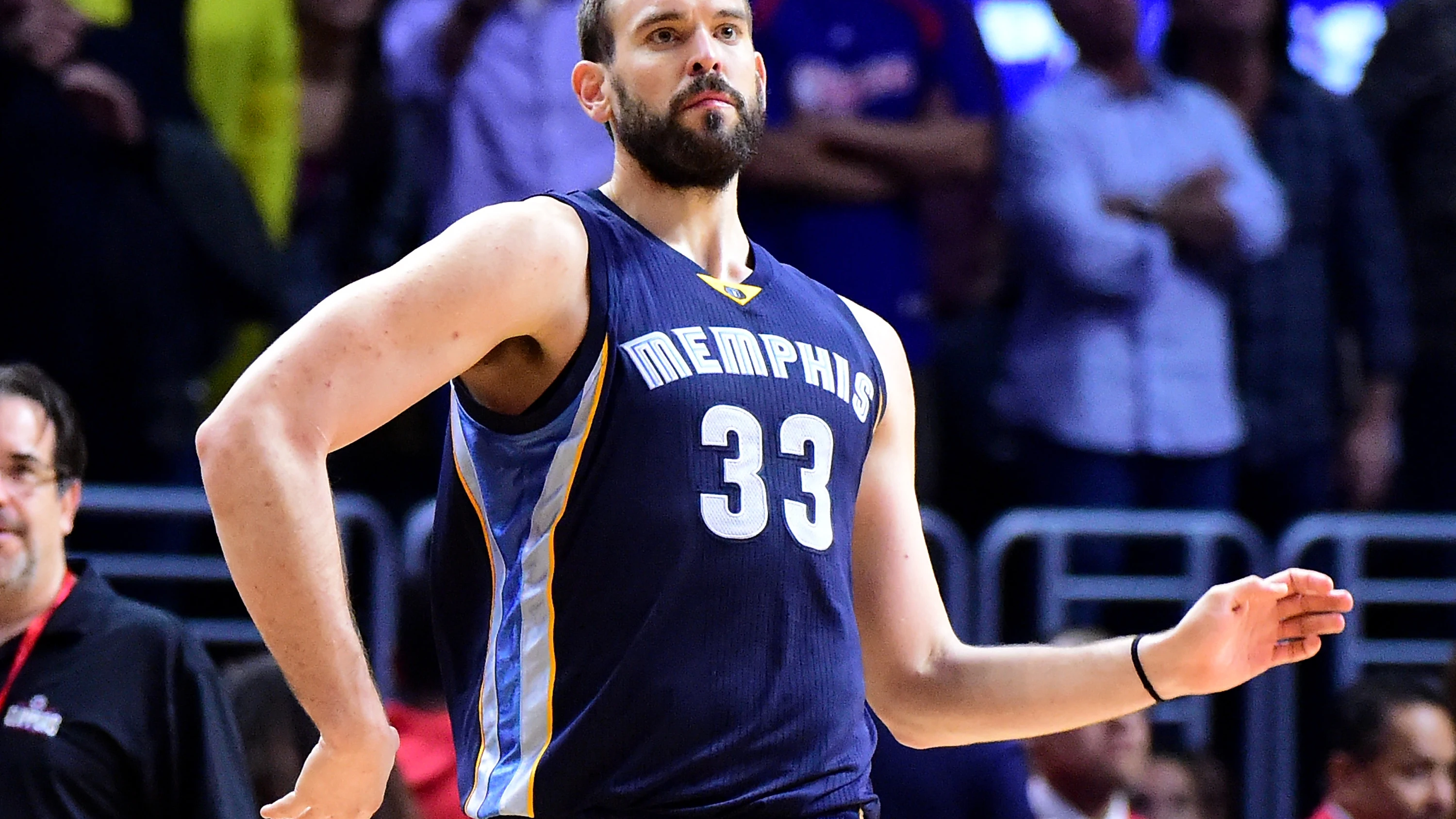 Marc Gasol ejecuta el famoso "Spanish McGregor walk" Marc Gasol ejecuta el famoso "Spanish McGregor walk"