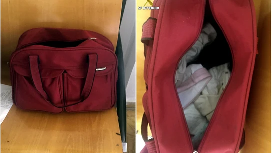 Fotografía facilitada por la Guardia Civil del bolso donde dos mujeres, detenidas en Melilla, ocultaban a un bebé, de tan solo un mes de vida y que presentaba síntomas de asfixia, cuando iban a pasar la frontera desde Marruecos. Fotografía facilitada por la Guardia Civil del bolso donde dos mujeres, detenidas en Melilla, ocultaban a un bebé, de tan solo un mes de vida y que presentaba síntomas de asfixia, cuando iban a pasar la frontera desde Marruecos.