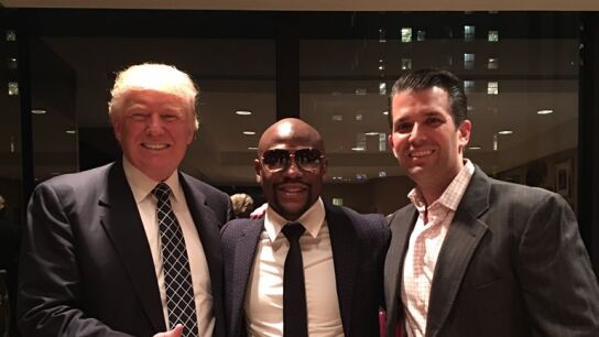 Floyd Mayweather junto a la familia Trump