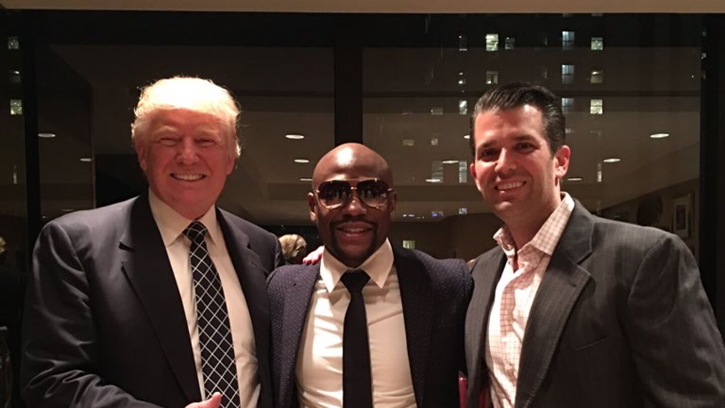 Floyd Mayweather junto a la familia Trump