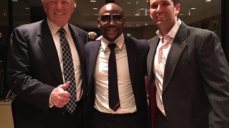 Floyd Mayweather junto a la familia Trump