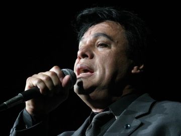 El difunto Juan Gabriel se coronó como mejor álbum del año en los Grammy El difunto Juan Gabriel se coronó como mejor álbum del año en los Grammy