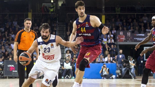 Sergio Llull penetra a canasta