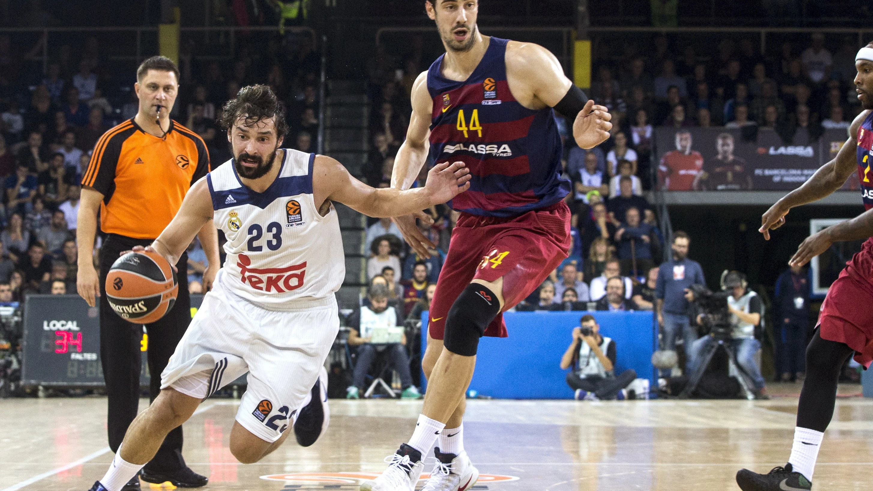 Sergio Llull penetra a canasta