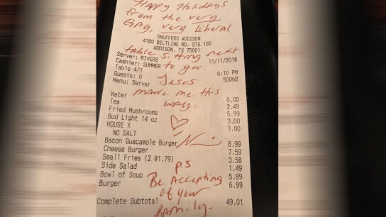 Cuenta del restaurante de una familia hom&oacute;foba