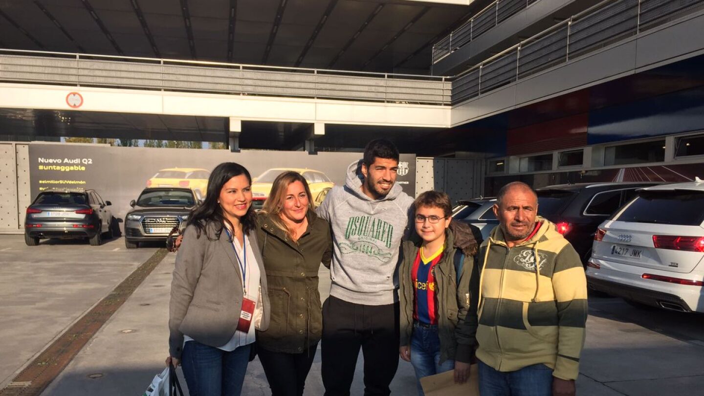 Luis Su&aacute;rez junto a Imad