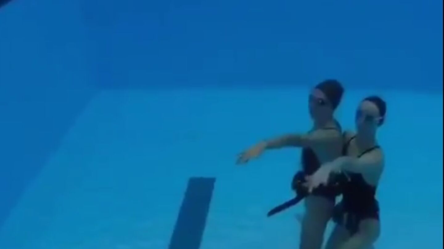El equipo de nataci&oacute;n sincronizada realiza un 'Mannequin Challenge' 