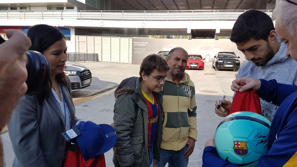 Imad cumple su sueño de conocer a Luis Suárez Imad cumple su sueño de conocer a Luis Suárez