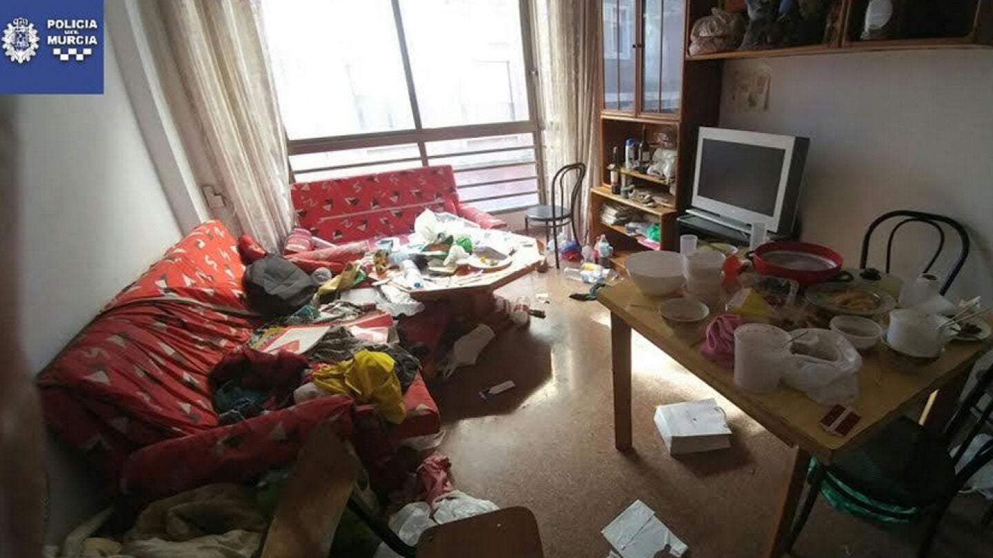 Estado de la vivienda en la que dos menores llevaban un mes viviendo