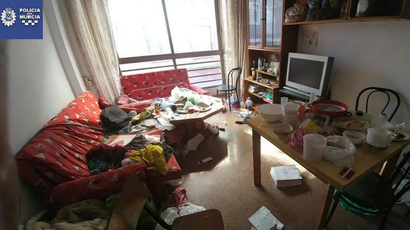 Estado de la vivienda en la que dos menores llevaban un mes viviendo Estado de la vivienda en la que dos menores llevaban un mes viviendo