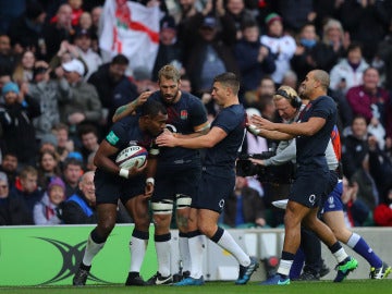 Inglaterra celebra un ensayo ante Fiji Inglaterra celebra un ensayo ante Fiji