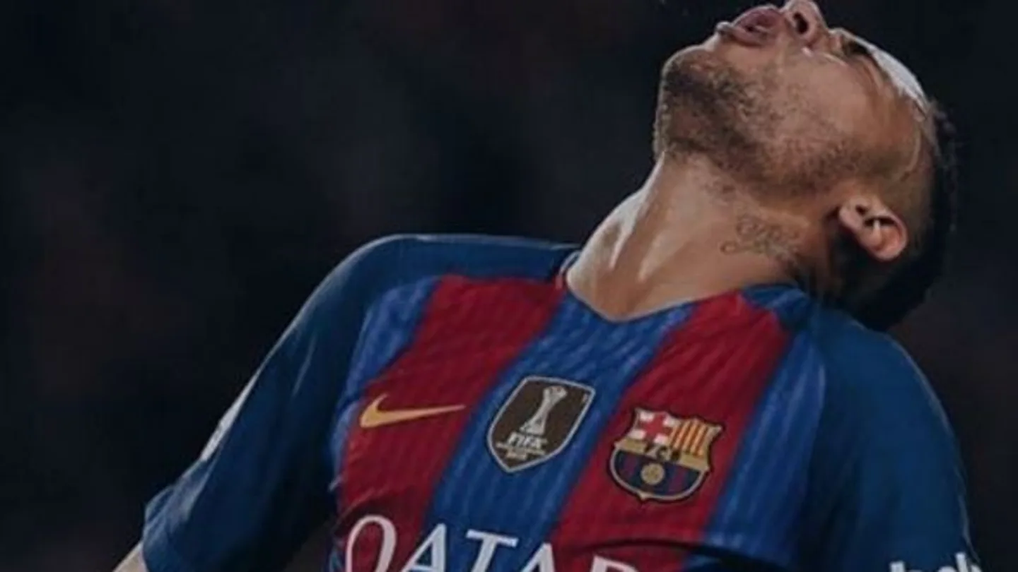 Neymar se lamenta tras una jugada Neymar se lamenta tras una jugada