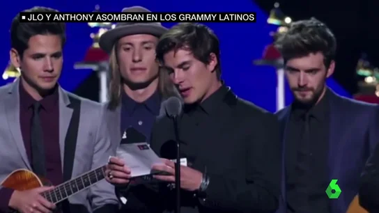 Frame 61.022392 de: El terrible error de Dvicio al entregar un Grammy póstumo a Juan Gabriel: "No está, la academia se lo hará llegar" Frame 61.022392 de: El terrible error de Dvicio al entregar un Grammy póstumo a Juan Gabriel: "No está, la academia se lo hará llegar"