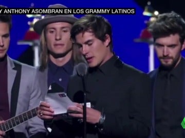 Frame 61.022392 de: El terrible error de Dvicio al entregar un Grammy póstumo a Juan Gabriel: "No está, la academia se lo hará llegar" Frame 61.022392 de: El terrible error de Dvicio al entregar un Grammy póstumo a Juan Gabriel: "No está, la academia se lo hará llegar"