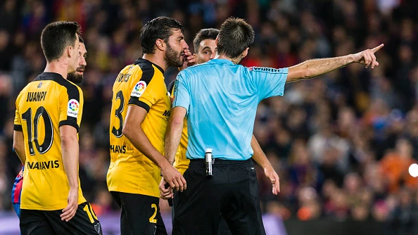 Momento de la expulsión de Juankar durante el Barcelona-Málaga