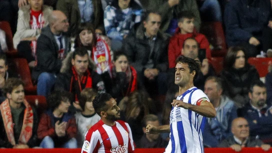 Xabi Prieto celebra un gol en El Molinón Xabi Prieto celebra un gol en El Molinón