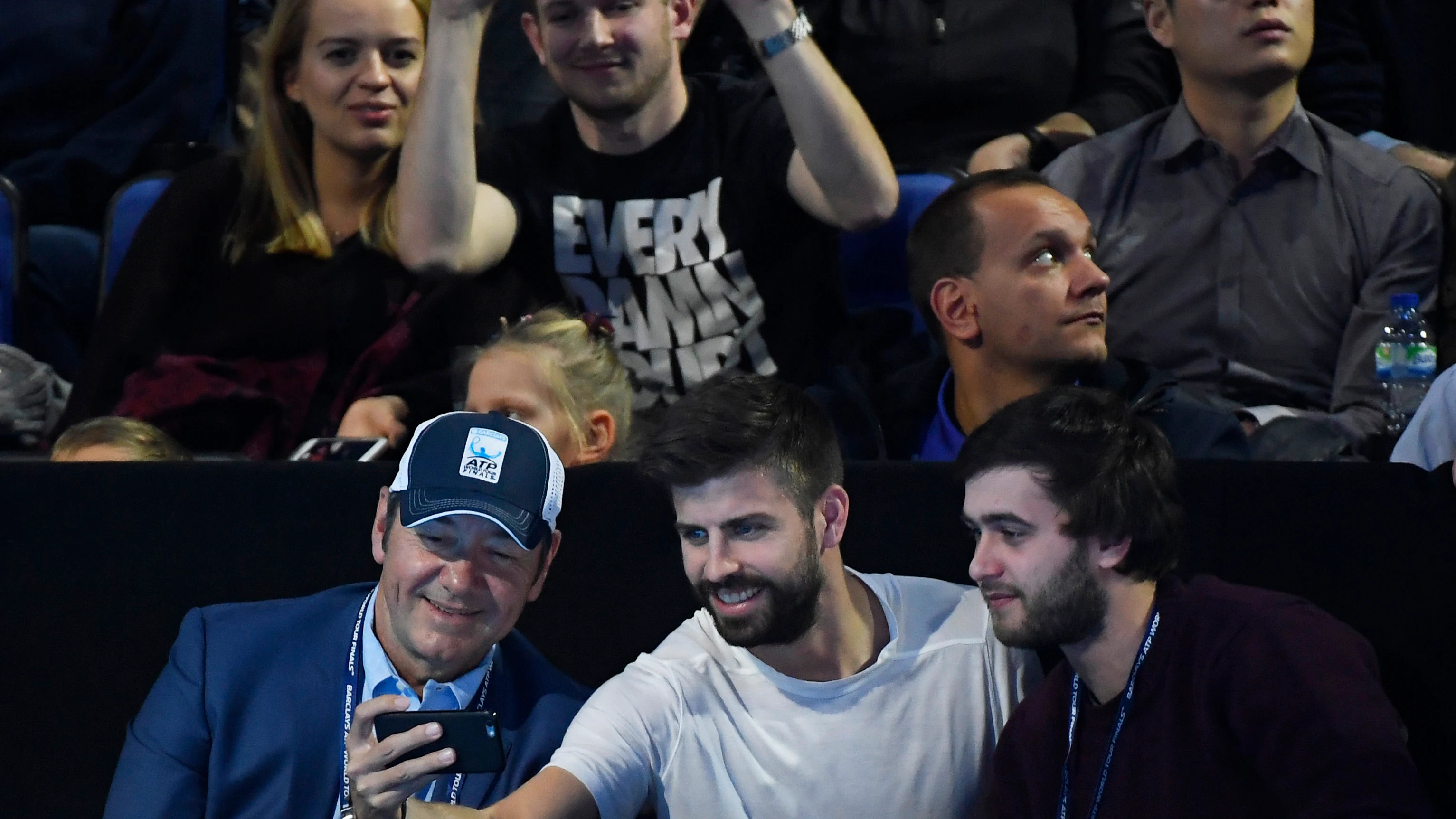 Gerard Piqu&eacute; junto al actor Kevin Spacey