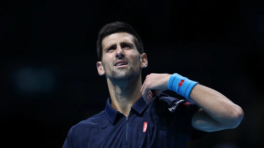 Djokovic mira al cielo Djokovic mira al cielo