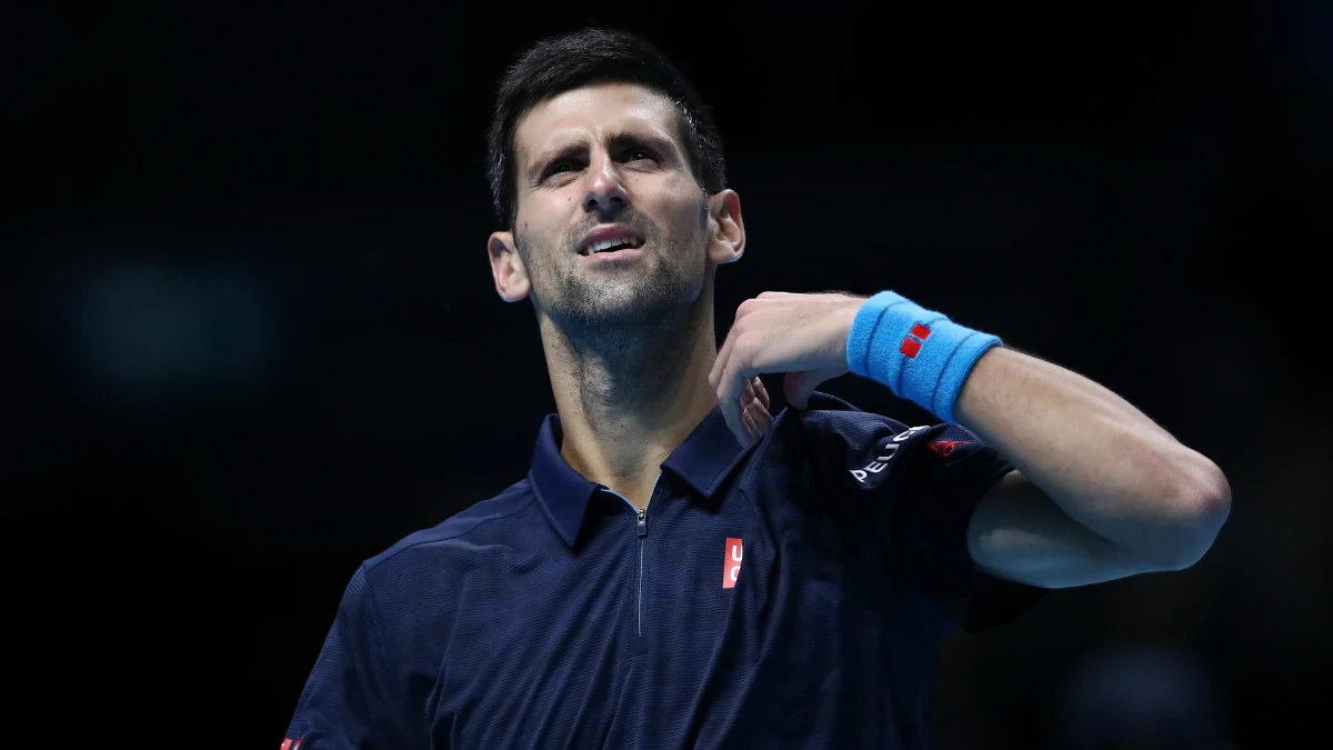 Djokovic mira al cielo Djokovic mira al cielo