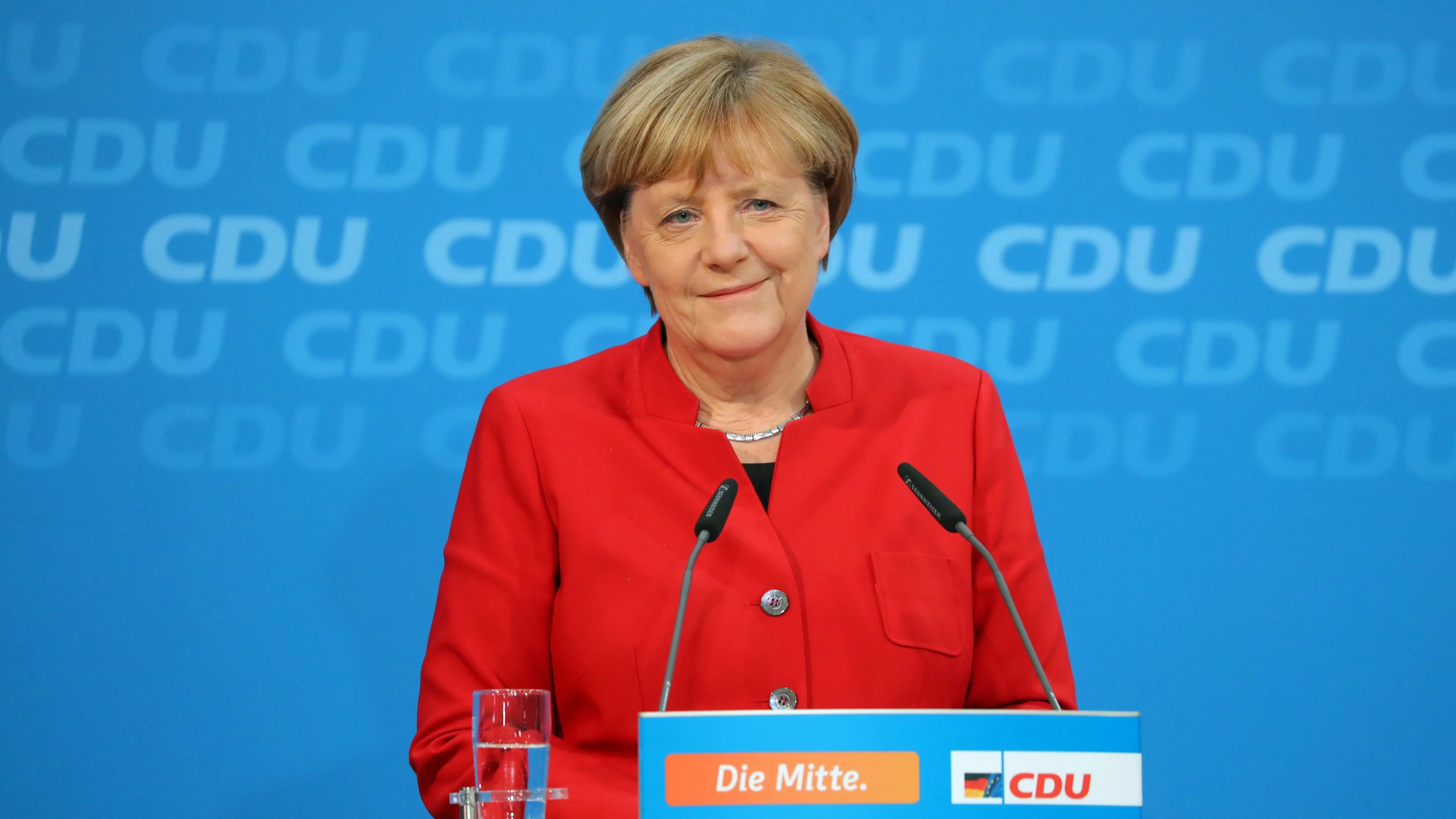 Angela Merkel habla sobre su futuro político como presidenta y canciller de la CDU, durante una conferencia de prensa después de la reunión de la directiva en la sede de la CDU en Berlín