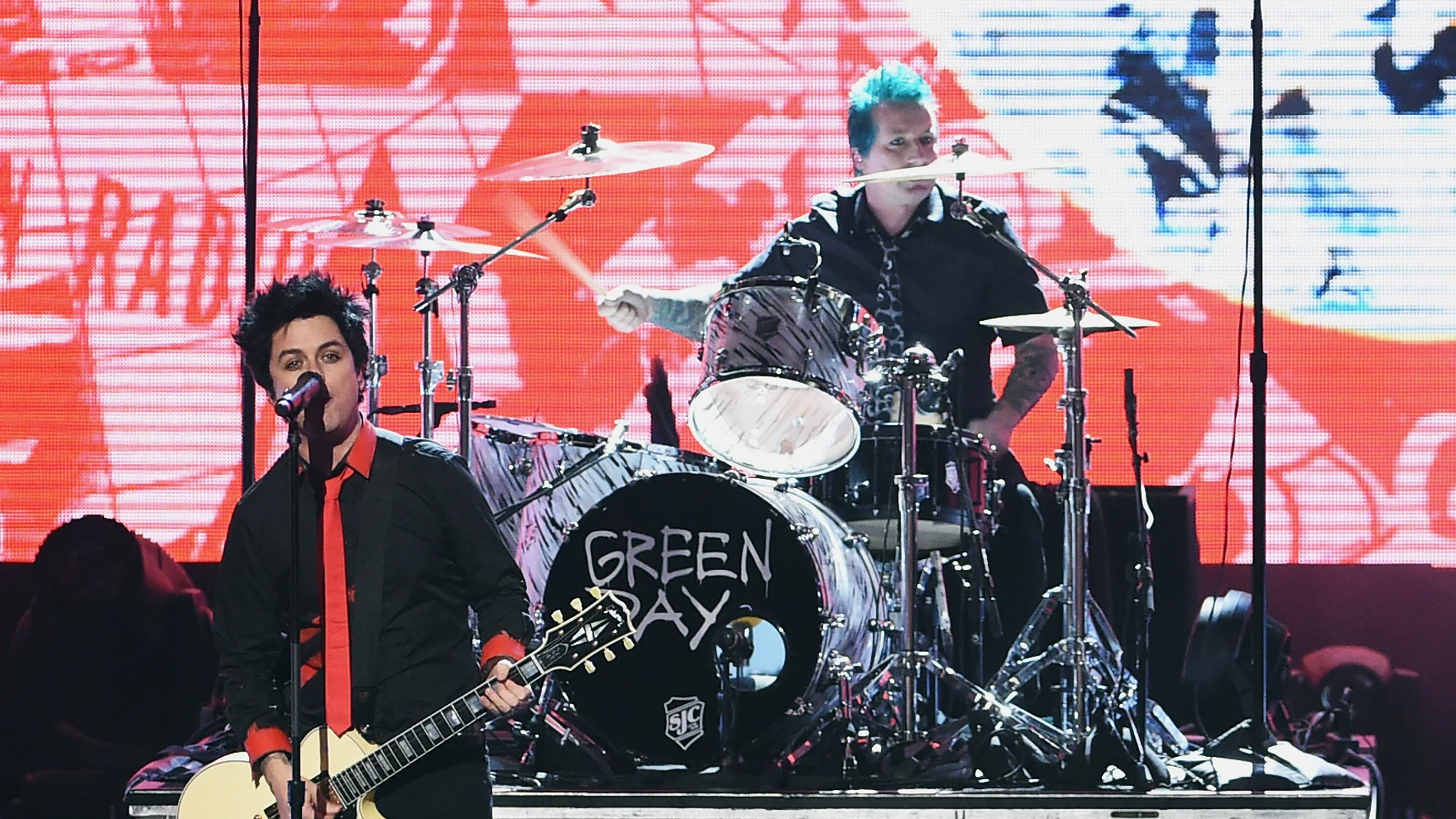 Green Day actuó en la gala de los American Music Awards 2016