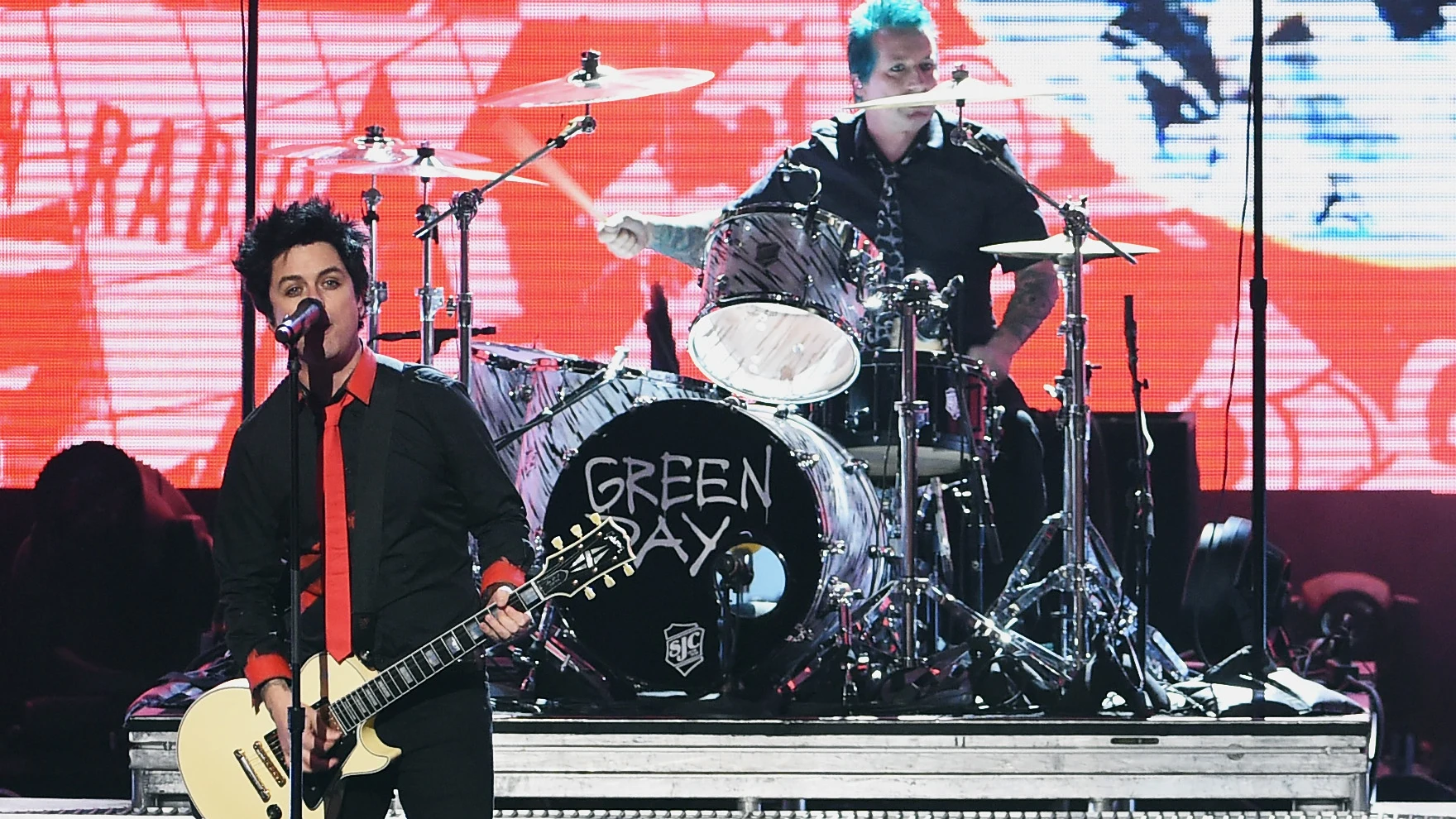 Green Day actuó en la gala de los American Music Awards 2016