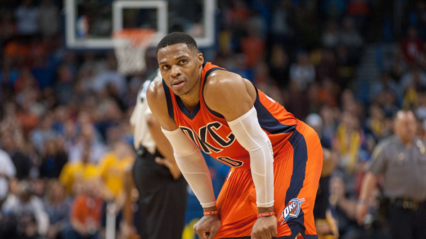 Westbrook lamenta una acci&oacute;n en un partido con los Thunder
