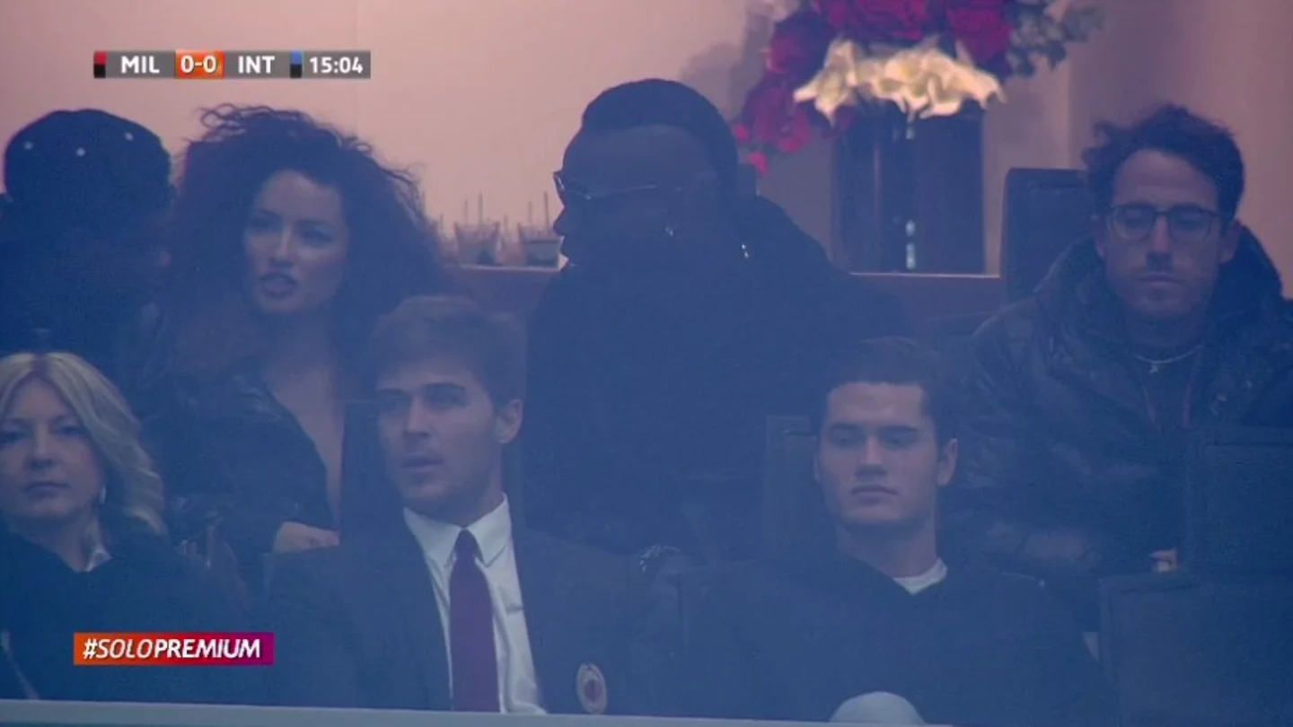 Balotelli en la grada de San Siro Balotelli en la grada de San Siro