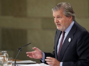 Méndez de Vigo ante los medios Méndez de Vigo ante los medios