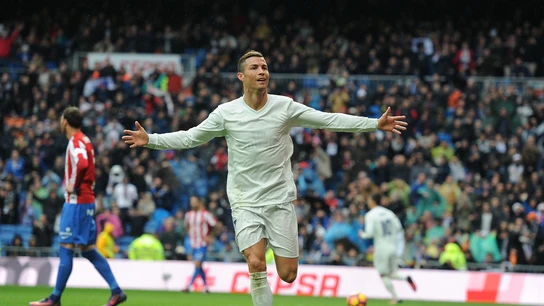 Cristiano Ronaldo celebra uno de sus goles al Sporting de Gijón Cristiano Ronaldo celebra uno de sus goles al Sporting de Gijón