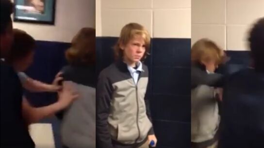 Drew Breton siendo acosado por sus compa&ntilde;eros