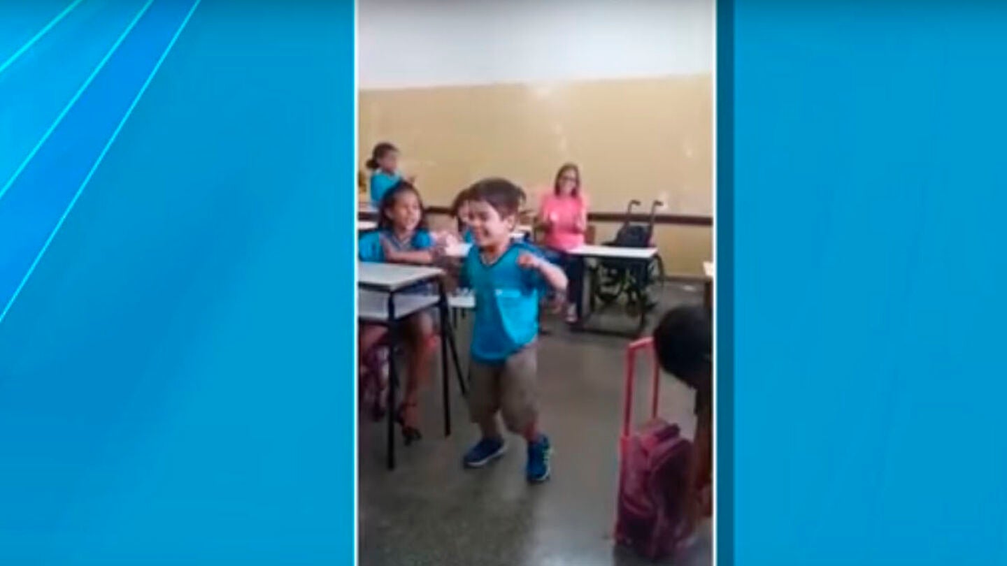 UNA PROFESORA GRAB&Oacute; EL MOMENTO